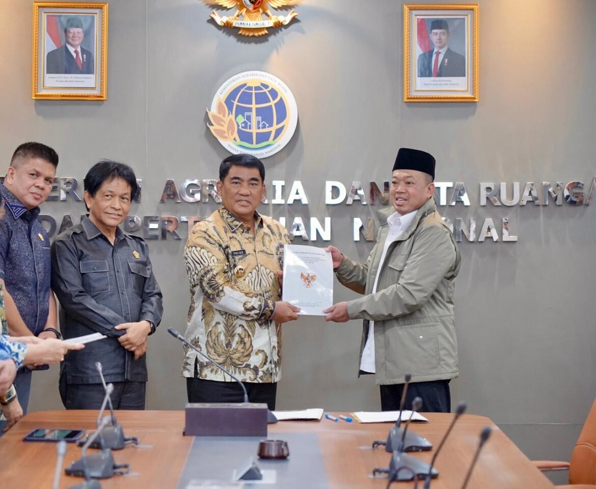 Serahkan Persub RTRW kepada Gubernur Sulawesi Utara, Menteri Nusron Minta RTRW Provinsi Jadi Acuan Penyusunan RTRW Kabupaten/Kota